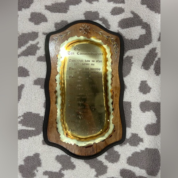 Vintage Home Interiors  The Ten Commandments Wood & Brass Wall  Plaque 10" x 18" - Picture 1 of 7